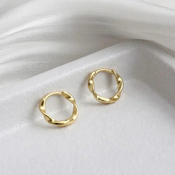 925 Sterling Silver Twist Huggie Hoop Earrings Minimalist Small Hoops - Picture 6 of 12